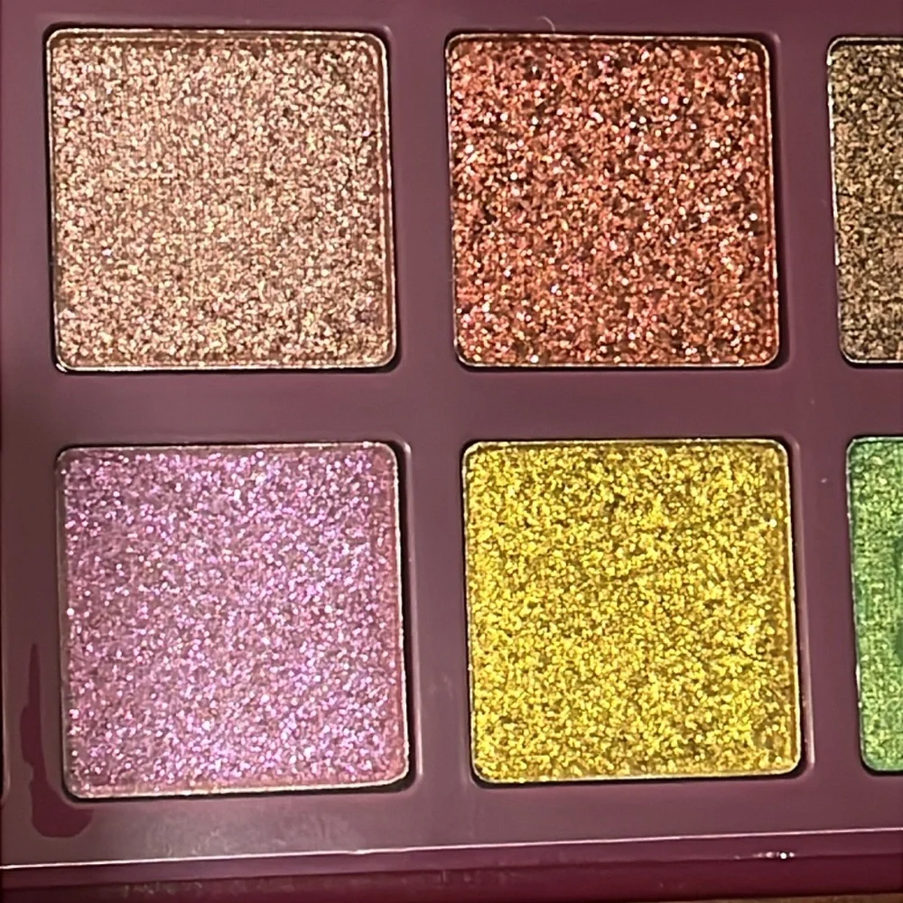 NEW Shimmer eyeshadow palette, 12 bold colors: Welcome to SIN CITY- Las Vegas - Picture 7 of 10
